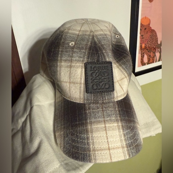 Loewe NWT patch tartan Checkered Cap in Cream and Brown - Picture 1 of 4